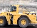 卡特大型裝載機(jī)： 一鏟10立方，貨車(chē)前四后八只需兩鏟！ (317播放)