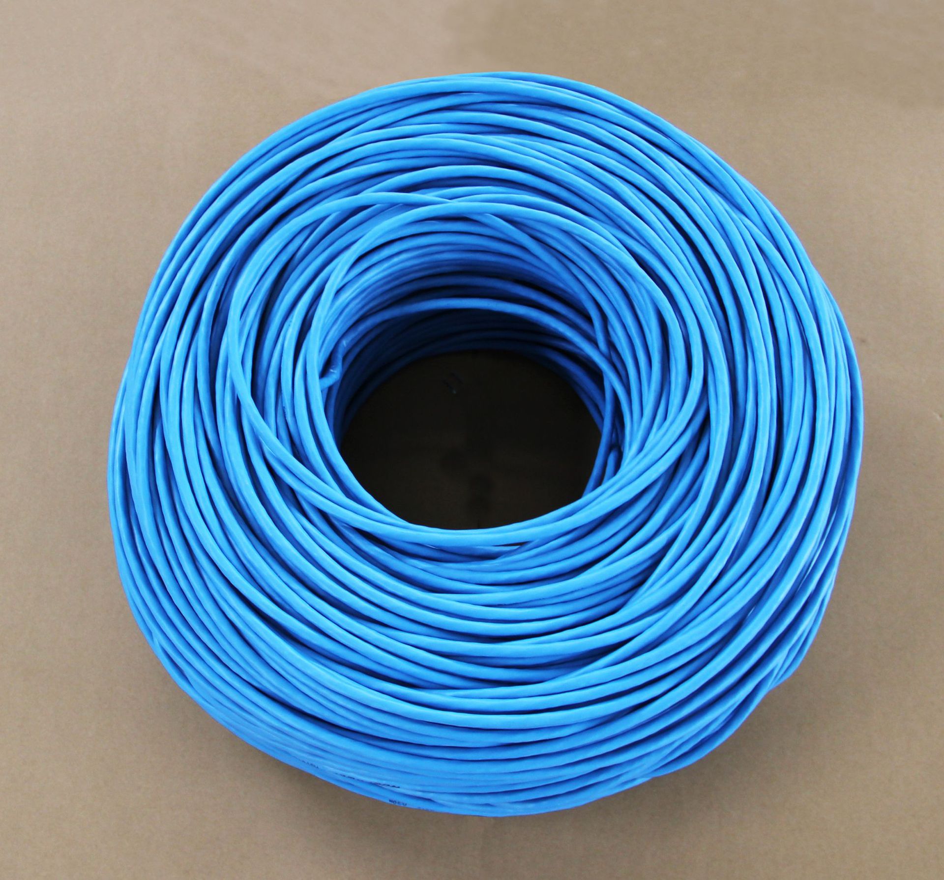 網(wǎng)線藍(lán)色六類 超五類