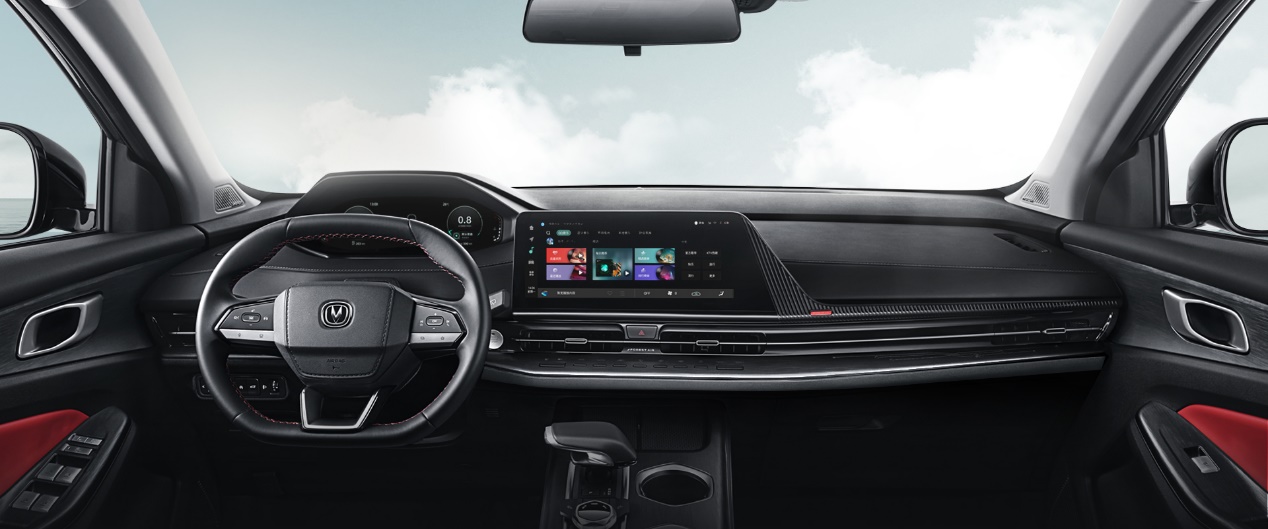 前臉向UNI系列靠攏，換裝貫穿式尾燈組，新款長安CS75 PLUS實拍圖