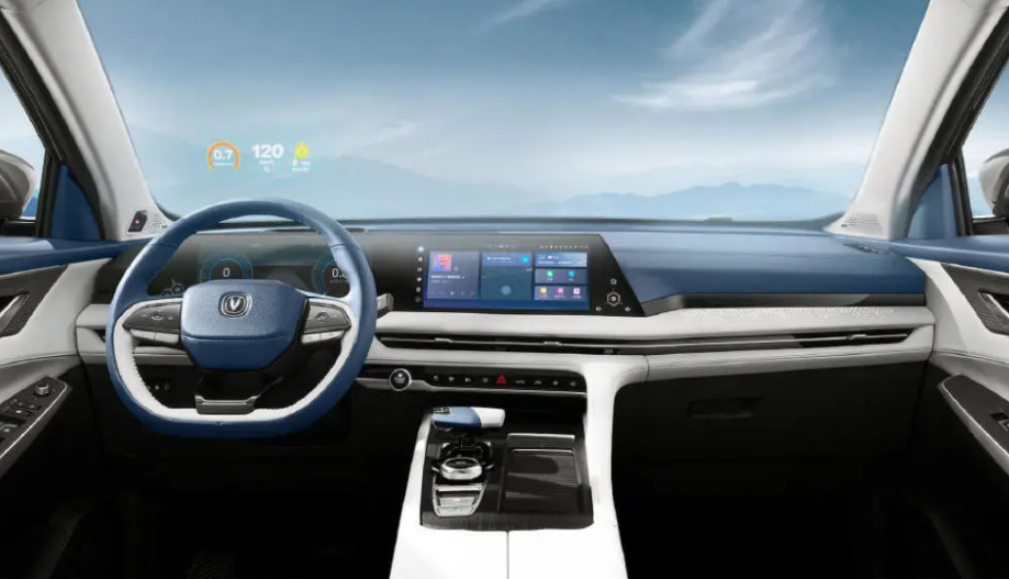 新款長(zhǎng)安CS75 PLUS上市 售價(jià)12.49到15.49萬元