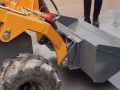 滑移鏟車標(biāo)配帶快換裝置 能進(jìn)入電梯的小裝載機(jī) (344播放)
