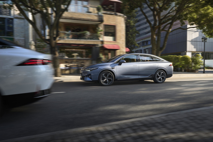 小鵬汽車官宣三大調(diào)整：新增5款車型、標(biāo)配智能輔助軟件、變更充電服務(wù)權(quán)益