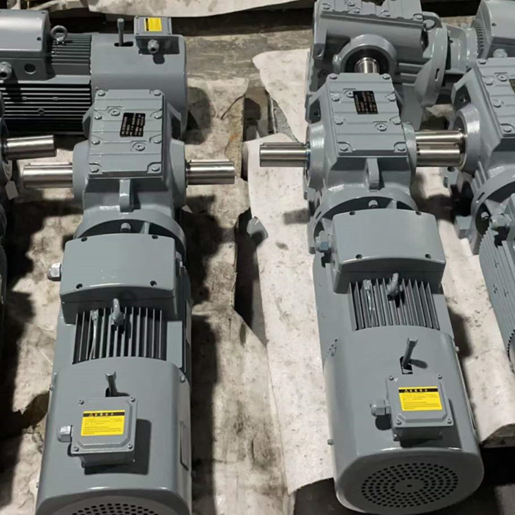 XLD11-8-1/35直角減速機(jī) F107R77-0.75KW擺線減速機(jī)